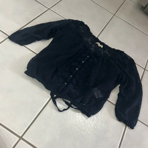 Hollister 3/4 sleeve top in navy - Picture 2 of 7